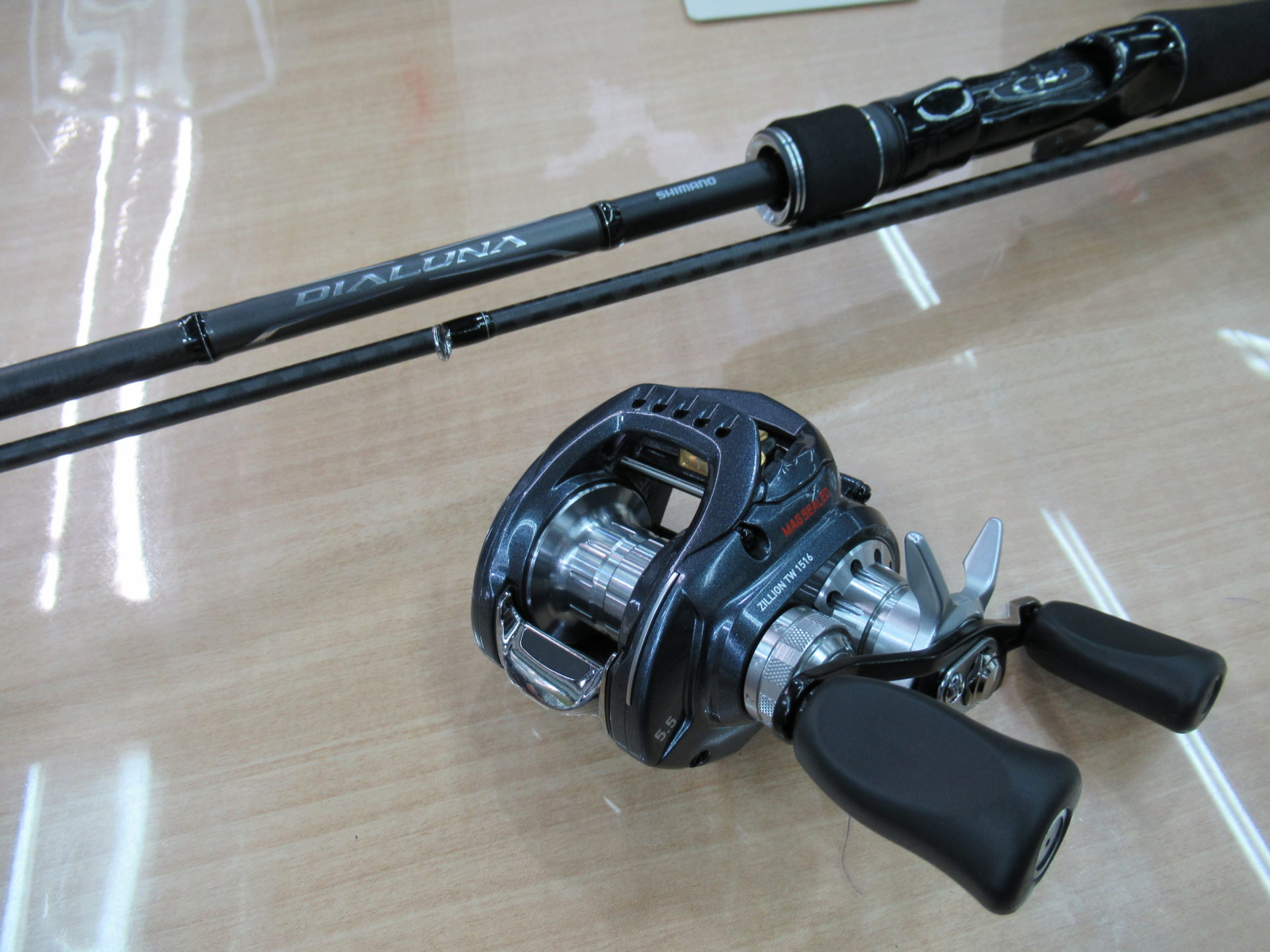 ダイワのジリオンTW1516とシマノのディアルーナB86ML買取