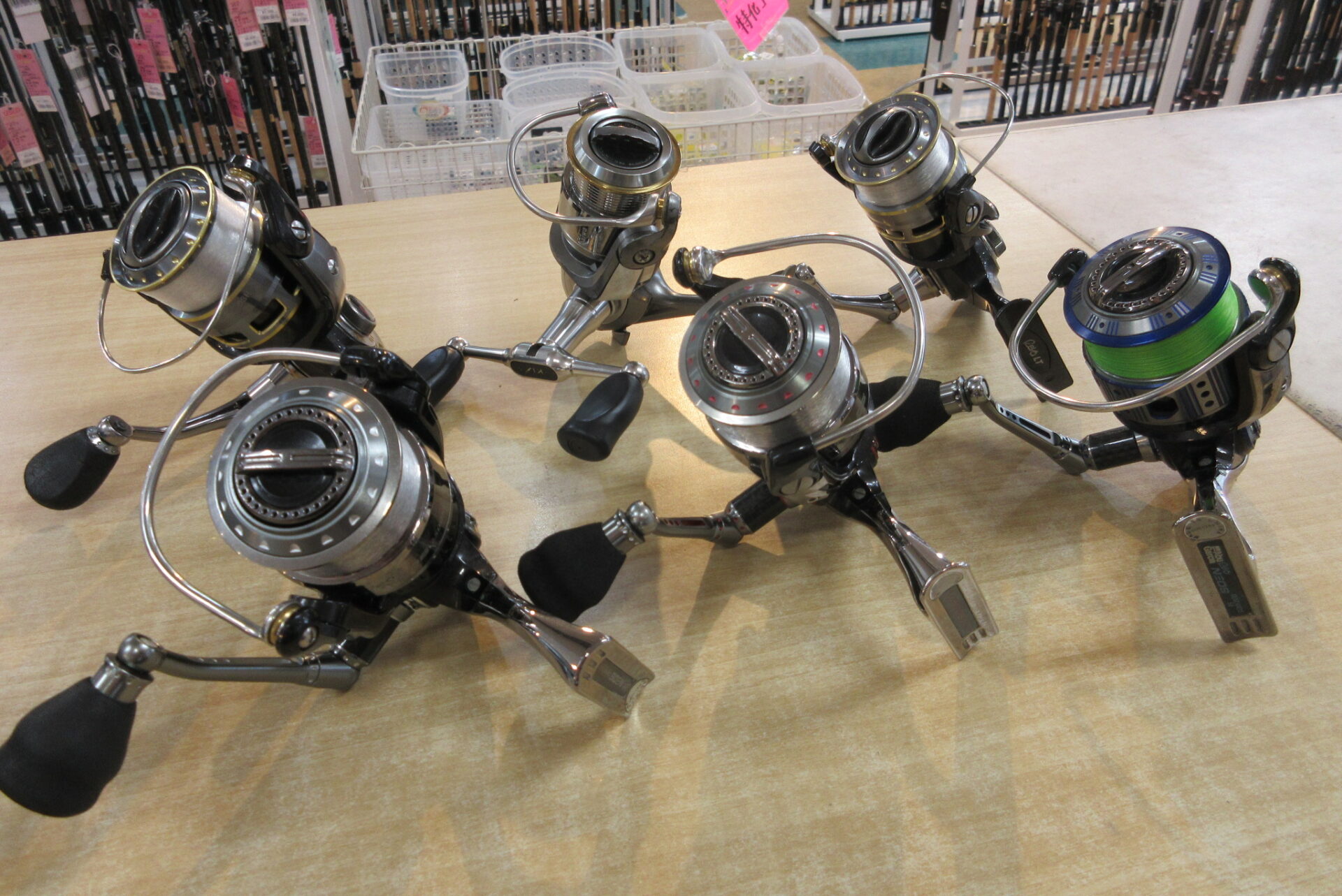 アブガルシア レボdeez 2500番 ABU アブガルシア NEOS ネオス アブガルシア レボdeez 2500番 ABU アブガルシア NEOS ネオス