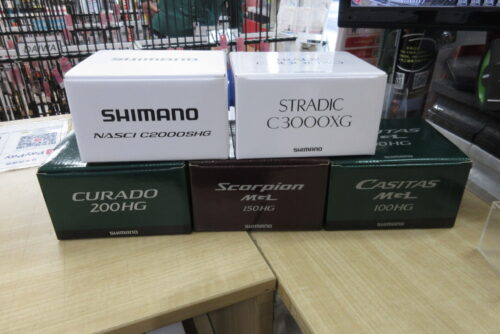 シマノのカシータスＭＧＬ１００ＨＧ、１５クラド２００ＨＧ、２１ナスキーＣ２０００ＳＨＧ、１９ストラディックＣ３０００ＸＧ、１９スコーピオンＭＧＬ１５０ＨＧ