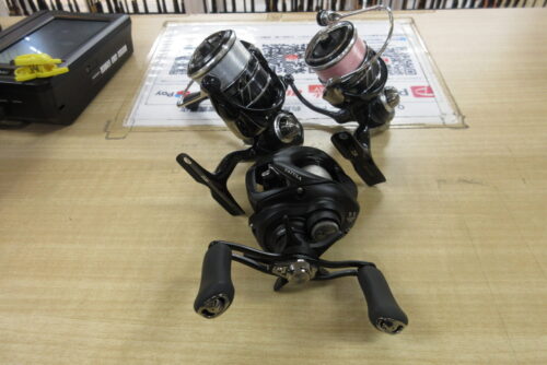 ダイワの２３タトゥーラＦＣＬＴ２５００ＳＳ－Ｈ－ＱＤ、２４タトゥーラＴＷ１００ＨＬ