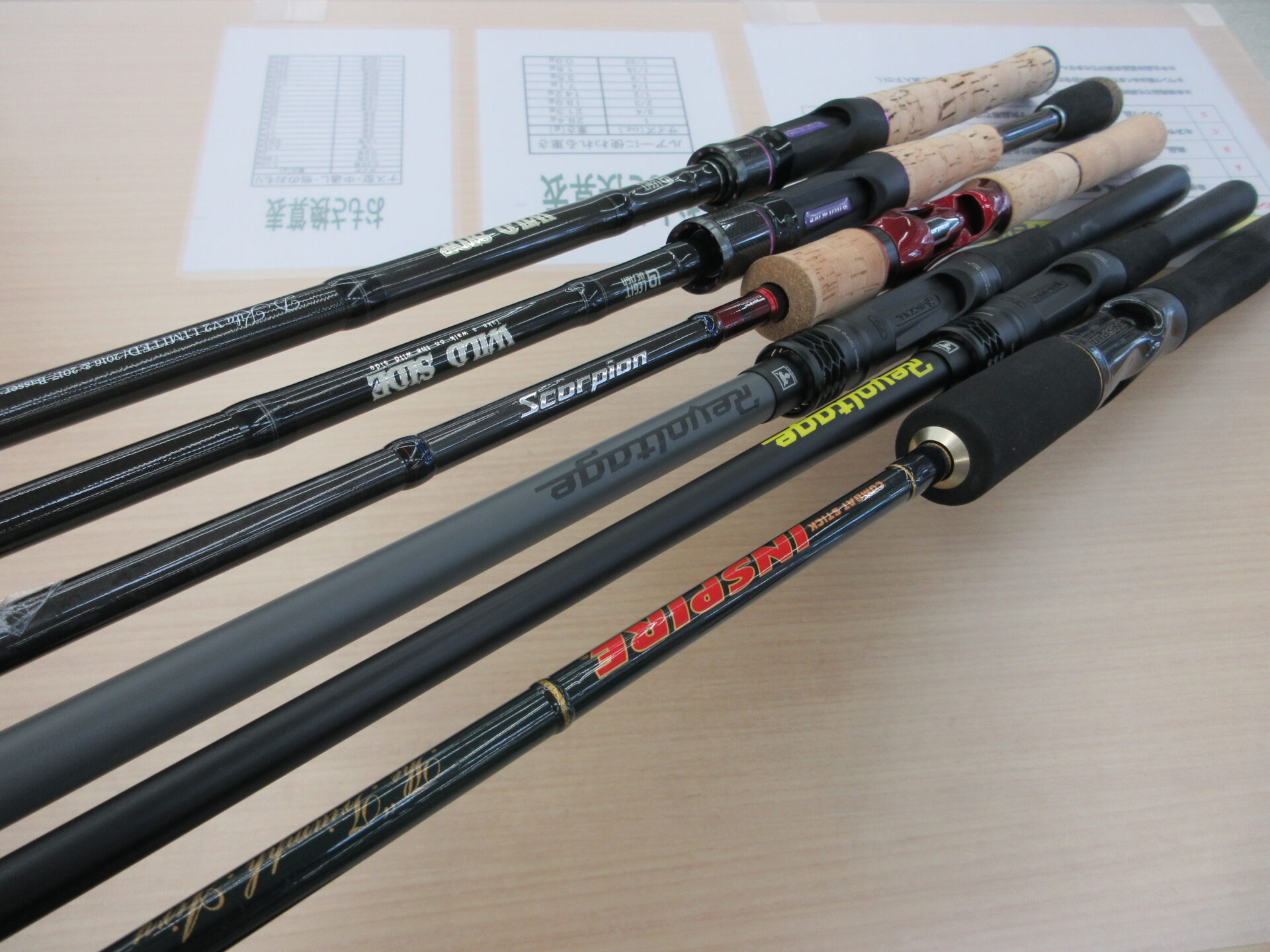 バス Rod 様々なメーカーのバスロッドを品出ししました。相模原市で釣具店といえば釣具いちばん館 相模原橋本店!釣具いちばん館