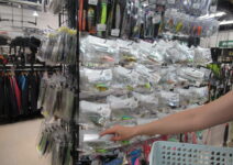 ＯＳＰのハードルアーを店頭に陳列中。