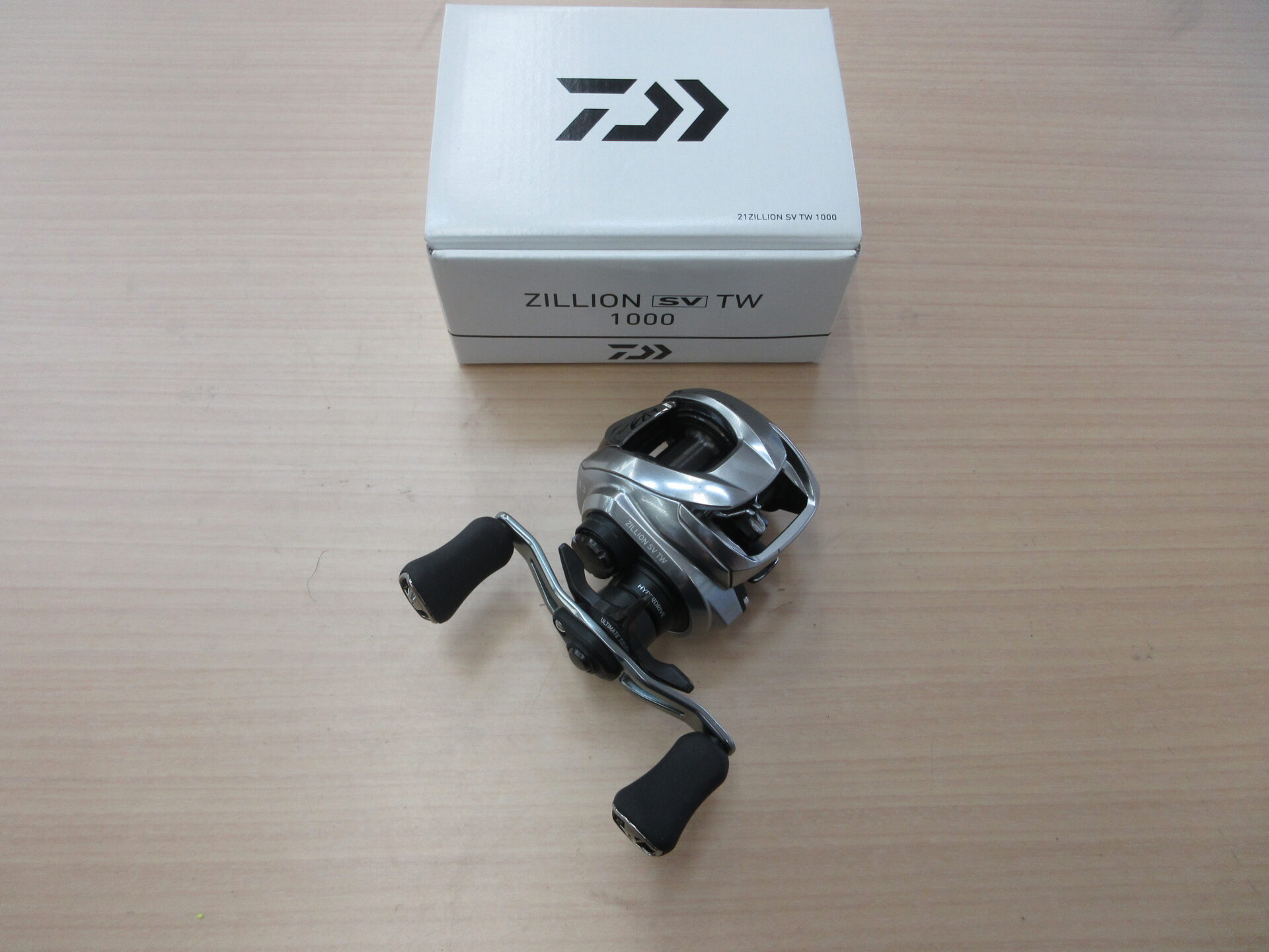 21ジリオンSVTW 1000H 右7.1 Daiwa 21 Zillion SV TW 1000H (Right handle)