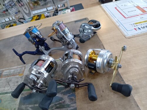 シマノ・ダイワ・アブガルシアのキャタリナBJ100H・キャタリナBJ100SH・12カルカッタ400F・11バスワンXT・20クレストLT3000-C・カーディナル2SX2000