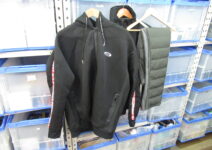 OSPのリミテッドジップアップフーディやライトダウンパンツ等のアパレル