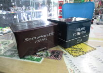 シマノの17スコーピオンDC100HG、ダイワの21フリームスFCLT2000S