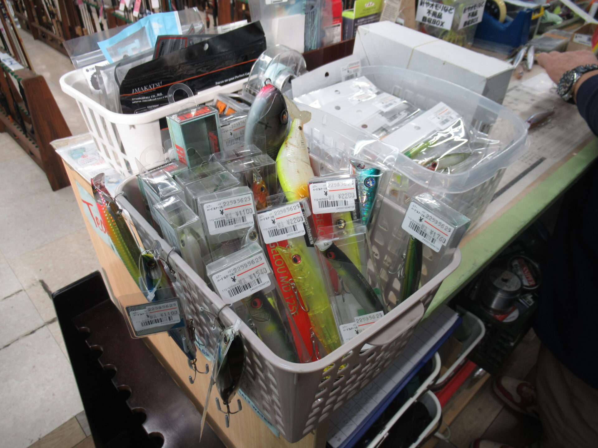 品出し情報！】ブルーブルー、メガバスなどのシーバスルアーを大量に