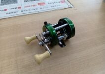 アブガルシアのアンバサダー２５００Ｃ　０７０００７グリーン