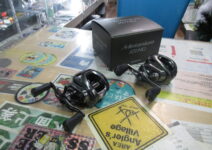 シマノの２３メタニウム１０１ＨＧ、ダイワの２４スティーズＳＶＴＷ１００ＸＨＬ