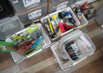 人気メーカーのバス用ソフトルアーやタックルボックスやシンカー等の小物
