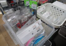 ブルーブルー、アイマ、ロンジン、メガバス等の人気メーカーのシーバスルアーを店頭陳列中