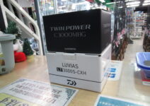 シマノの20ツインパワーC3000MHG、ダイワの20ルビアスLT3000S-CXH