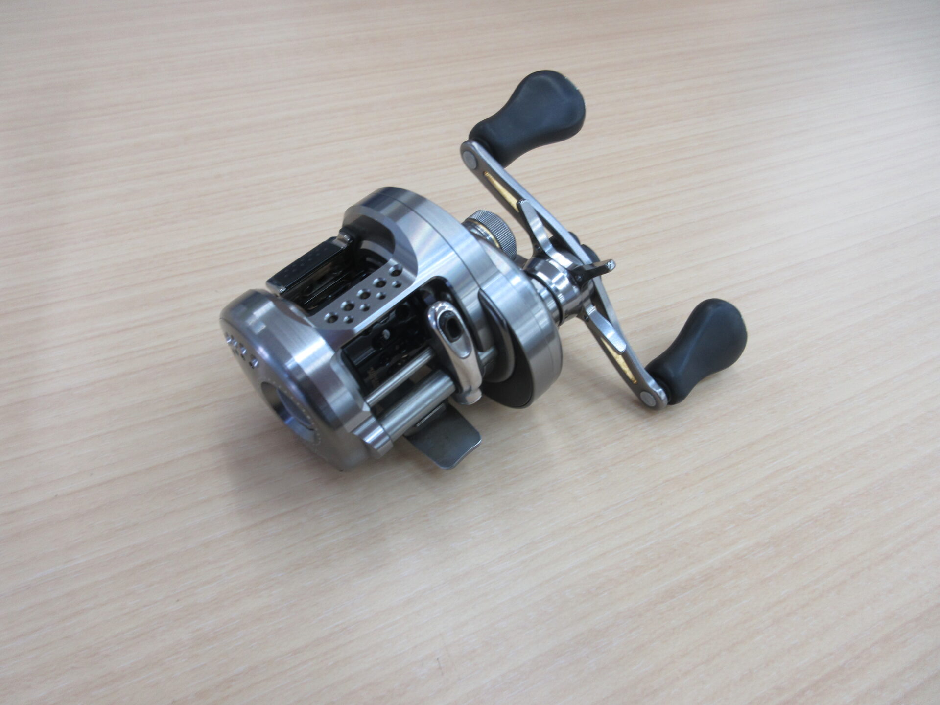 シマノ 17カルカッタコンクエストBFS HG-L を高価査定｜釣具いちばん館