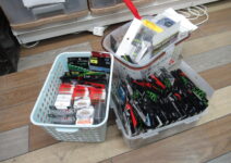 大量ののフック、シンカーなどのルアー小物