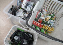 大量のフック各種、タングステン・鉛シンカー各種などのルアー小物