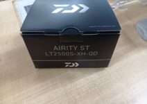 ダイワ　２３エアリティＳＴ　ＬＴ２５００Ｓ－ＸＨ－ＱＤ