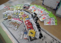 ヴァルケイン、アングラーズシステム、ニュードロワーなどのタックルアイランド、オオツカ、マニアックスのオリカラスプーン１００点ほど