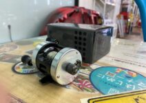 フロッグプロダクツのトイマシーン００シルバー